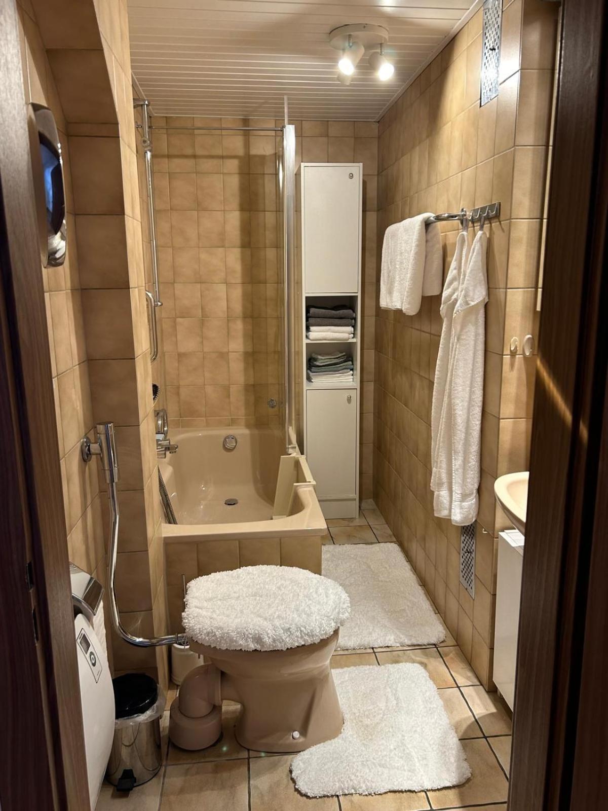 Casa Commodore Naehe Messe Dusseldorf